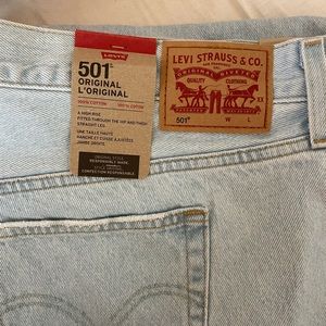 501® ORIGINAL FIT WOMEN'S JEANS in 22M / medium wash